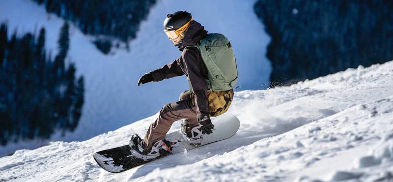 女性用スキーおよびスノーボードバックパックKrestaOsprey